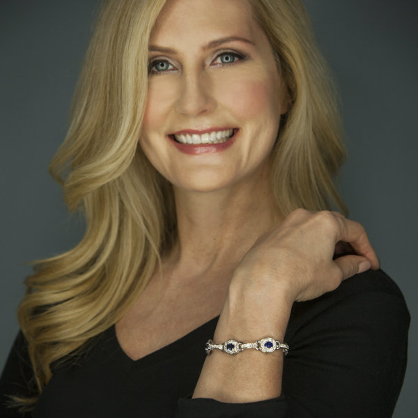 bracelet-model1.jpg