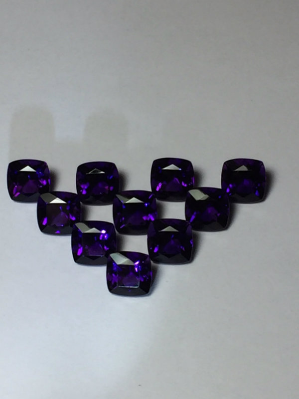 sm-blog-photo-feb-birthstones-amethyst-stones1.jpg